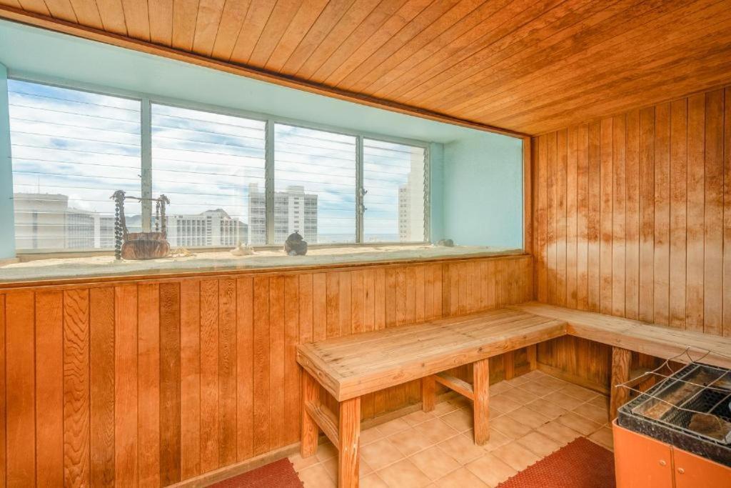 Pacific Monarch Aparthotel Хонолулу Екстериор снимка